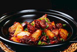 美味砂锅红烧肉