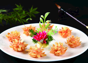 精美摆盘的创意花卉菜肴