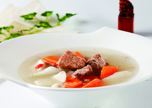 营养美味的胡萝卜牛肉汤