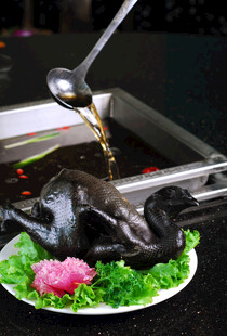 生鱼片浇汁特写