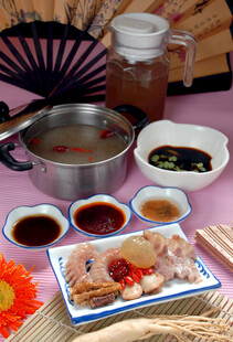 中式火锅美食及调料组合