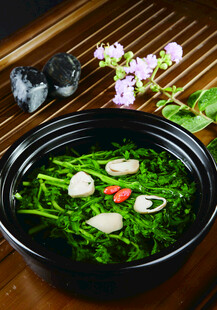 日式海藻刺身碗中美食
