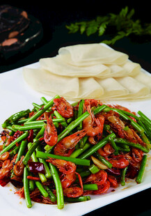 香辣肉丝搭配清爽春饼