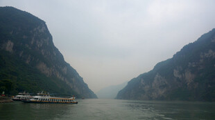 壮丽长江两岸青山景观