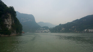 壮丽山水江景图