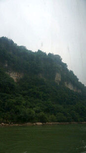 青山绿水间的自然美景