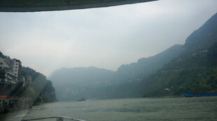 江上山水景 朦胧意韵浓