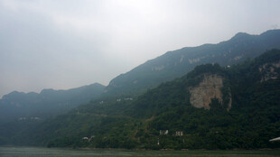 青山绿水间的秀丽风光