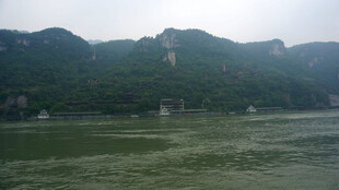 山水相依的自然美景