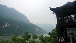 江边古亭与山水景致