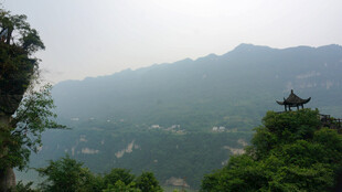 山间亭景 隐于葱茏绿意