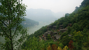 山间村落景色