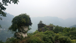 山间奇景