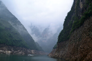壮丽峡谷山水景