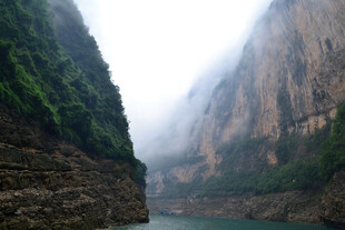 壮丽峡谷山水景观