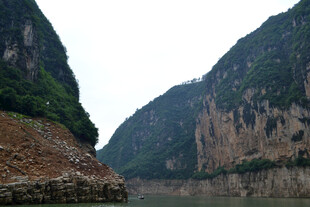 壮丽峡谷江景