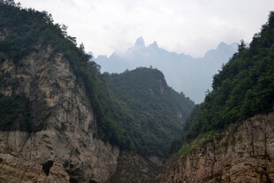 壮丽峡谷山景