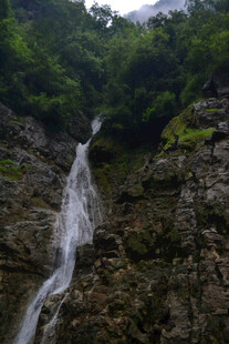 山间瀑布美景