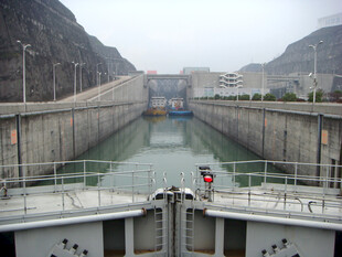 三峡船闸景象
