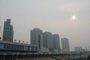 城市天际线与落日景观