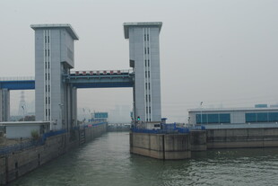 大型水闸建筑景观