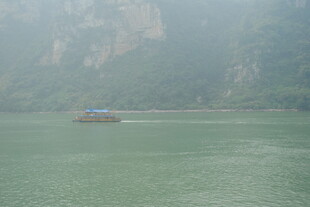 江上孤舟 山水朦胧之景