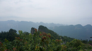 恩施山峦叠翠间的自然景致