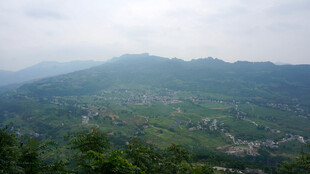 恩施山峦叠翠的壮阔自然景观