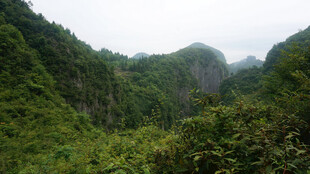 恩施青山翠谷间的自然美景