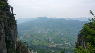 恩施壮丽山间景色俯瞰