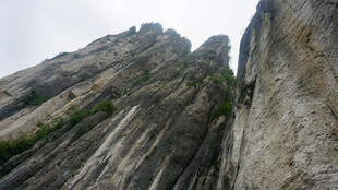 恩施陡峭嶙峋的壮丽岩石景观