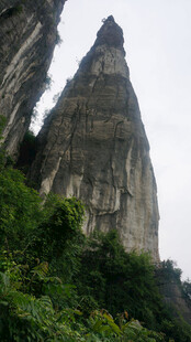 恩施奇峰耸立的壮丽自然景观