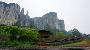 恩施秀丽山间古建筑风景