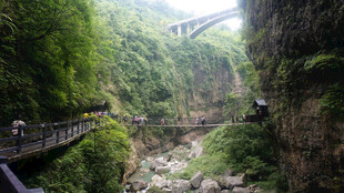 恩施峡谷栈道风景