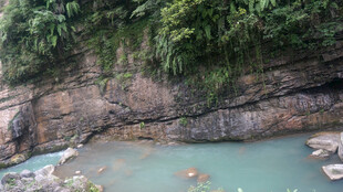 恩施山间碧潭 自然清幽之景