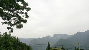 恩施山间景致 绿树远山朦胧