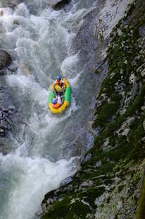 恩施激流中皮划艇探险