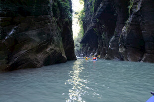 恩施峡谷漂流美景