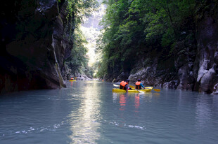 恩施峡谷中皮划艇之行