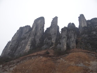 恩施巍峨嶙峋的奇特山峰