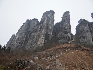 恩施巍峨嶙峋的奇特山峰