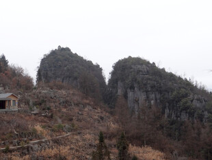 恩施冬日山间景色