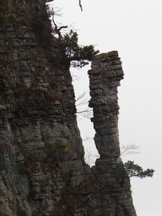 恩施奇峰耸立的独特自然景观