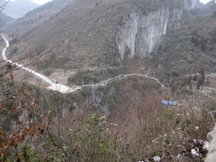 恩施山间蜿蜒小路 景色壮美