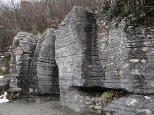 恩施奇特层叠岩石景观