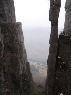 恩施奇峰耸立的壮丽山景