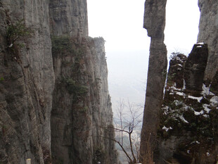 恩施险峻壮丽的高山峡谷景观