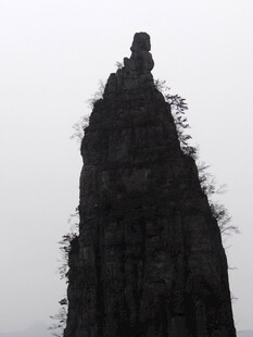 恩施孤峰上的神秘身影