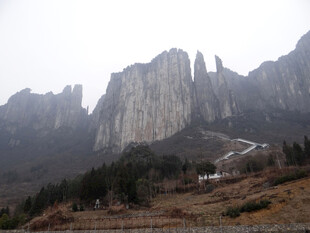 恩施壮丽山峰景观