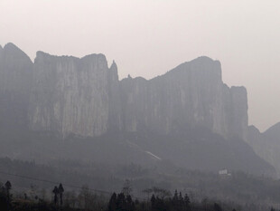 恩施壮丽山峦景色